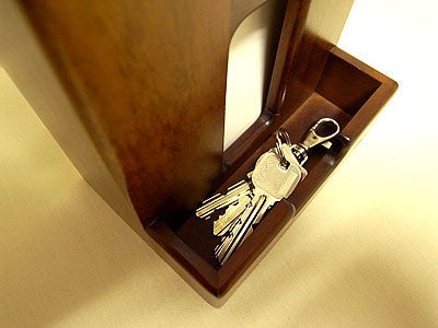SC16 Letter Stand