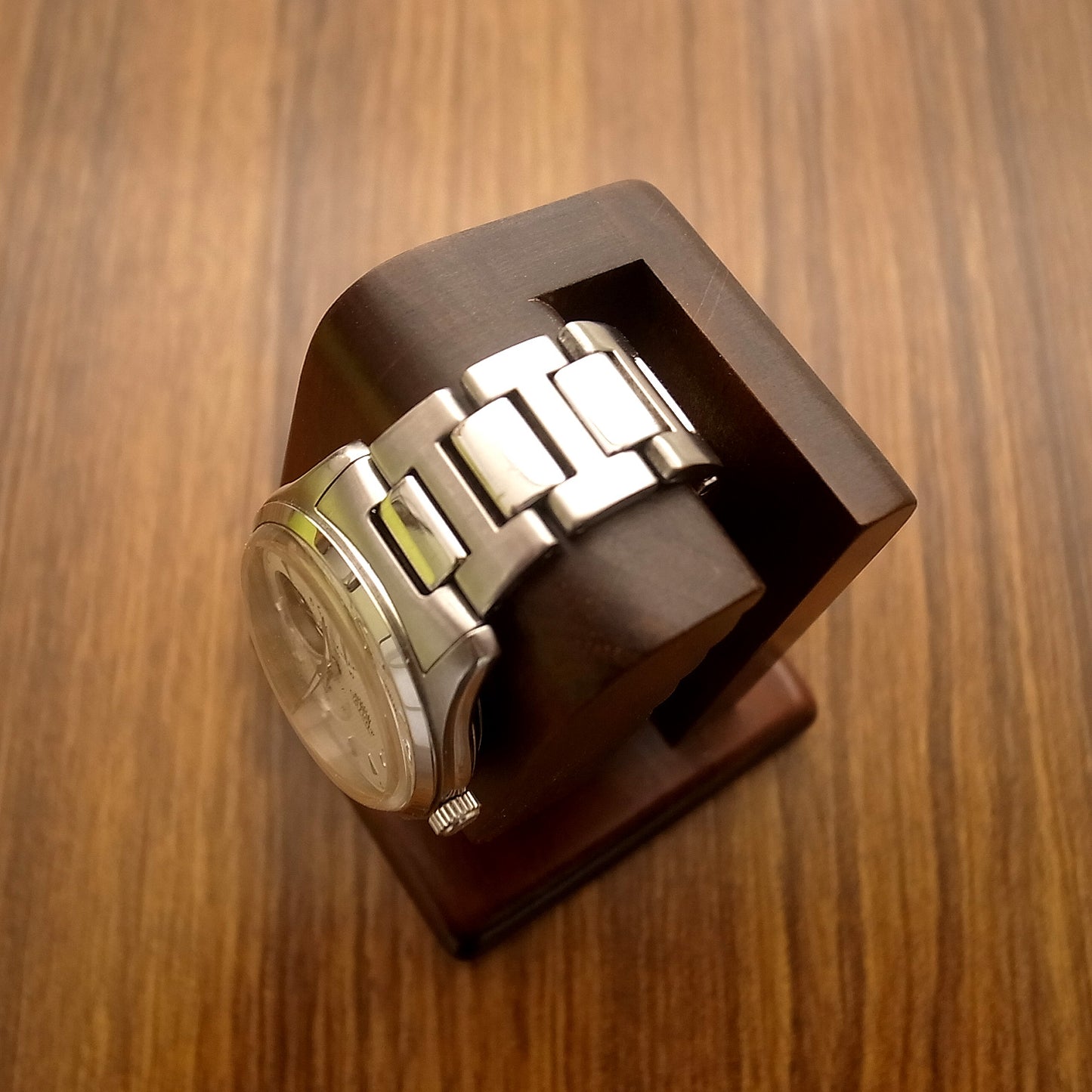 SC81 Watch Stand