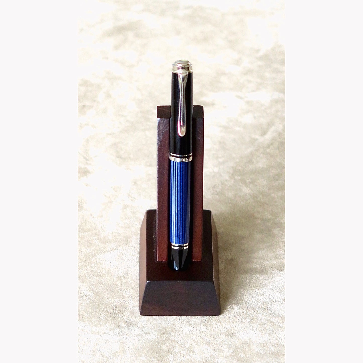 SC136 Pen Stand