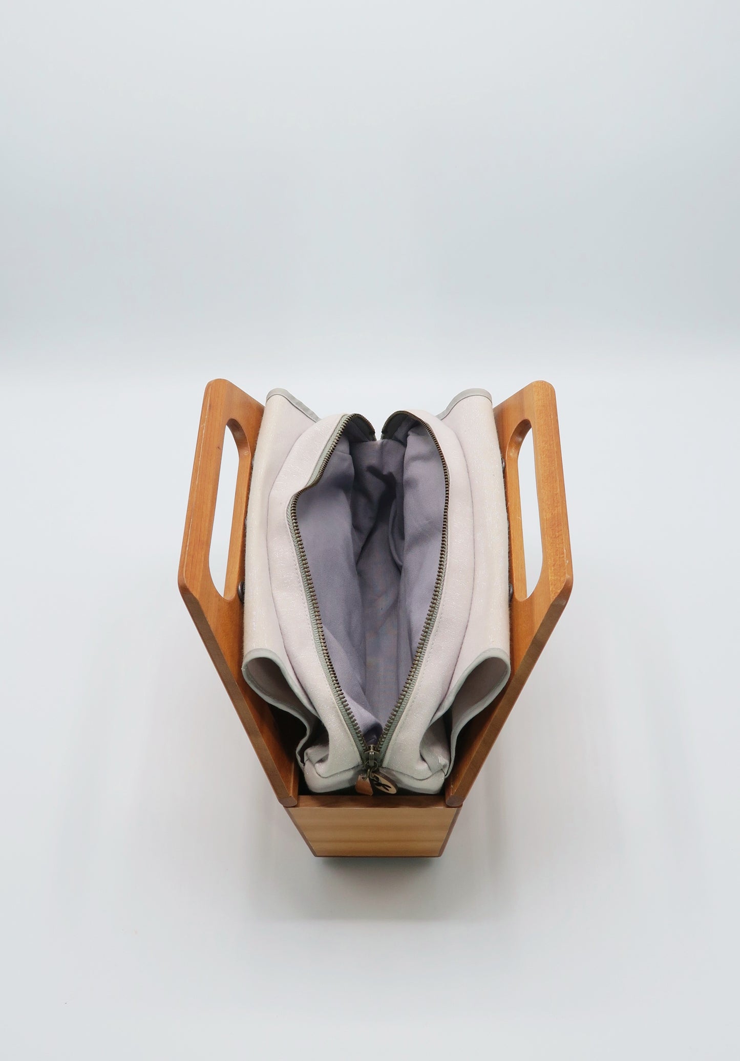 a-h-nr03 "augmenter" Hand Bag Metallic Gray