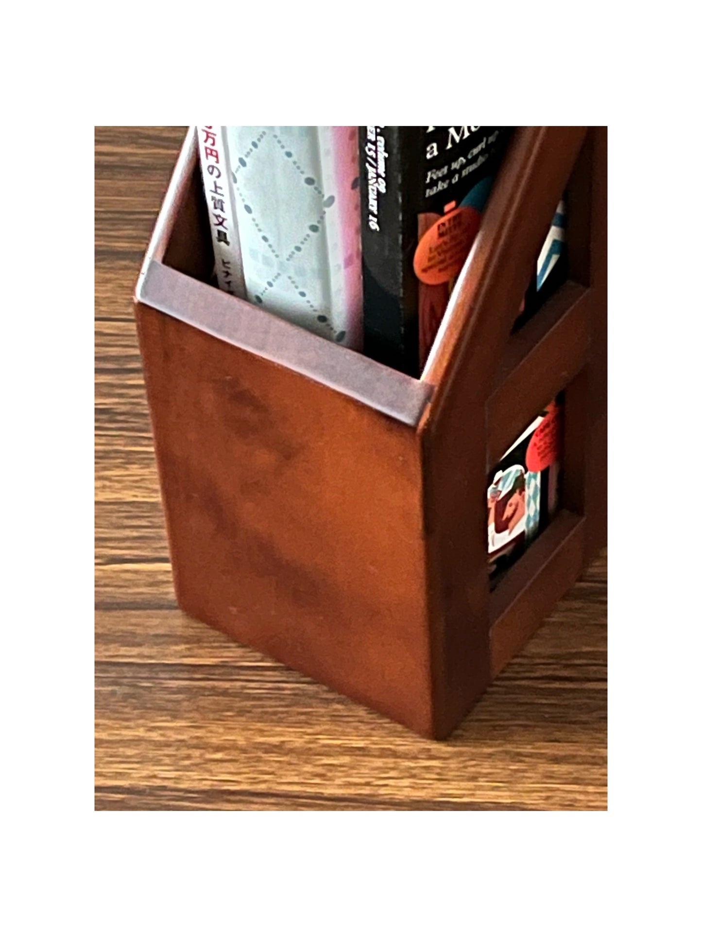 SC41 Magazine Stand