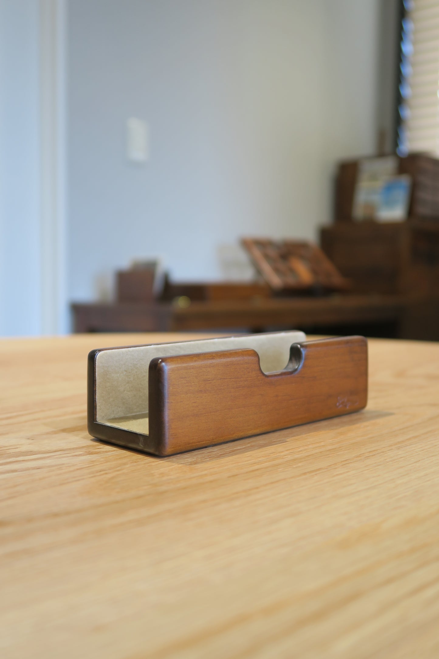 SC47 Glasses Holder