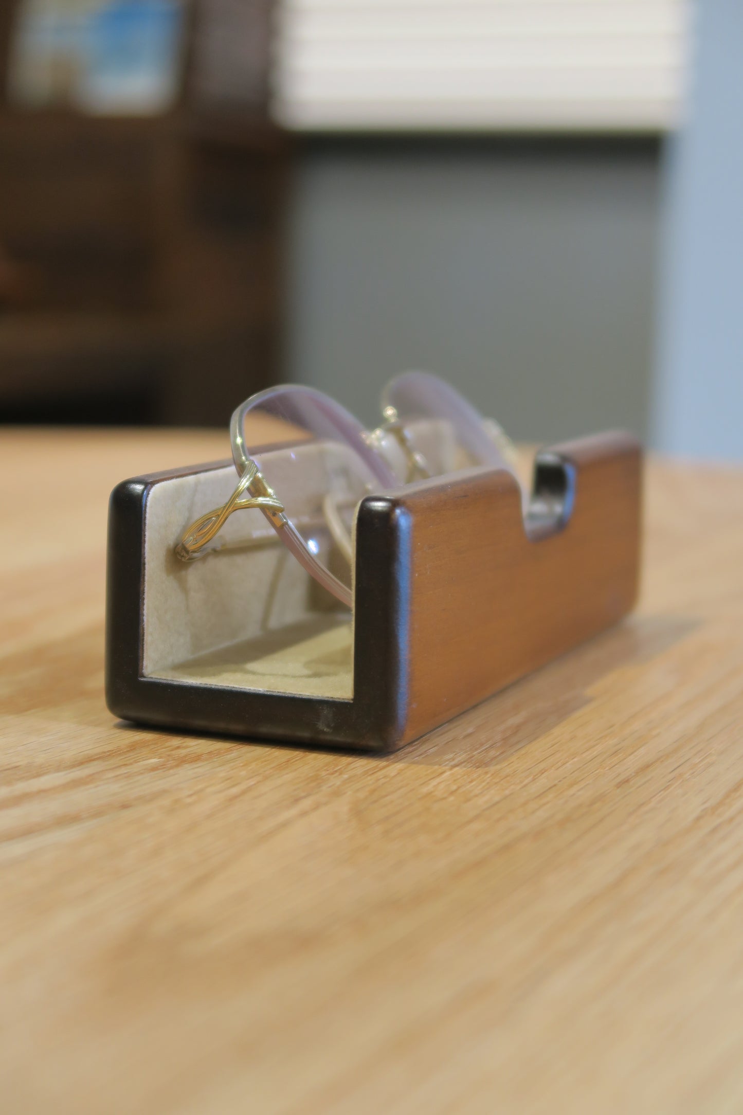 SC47 Glasses Holder