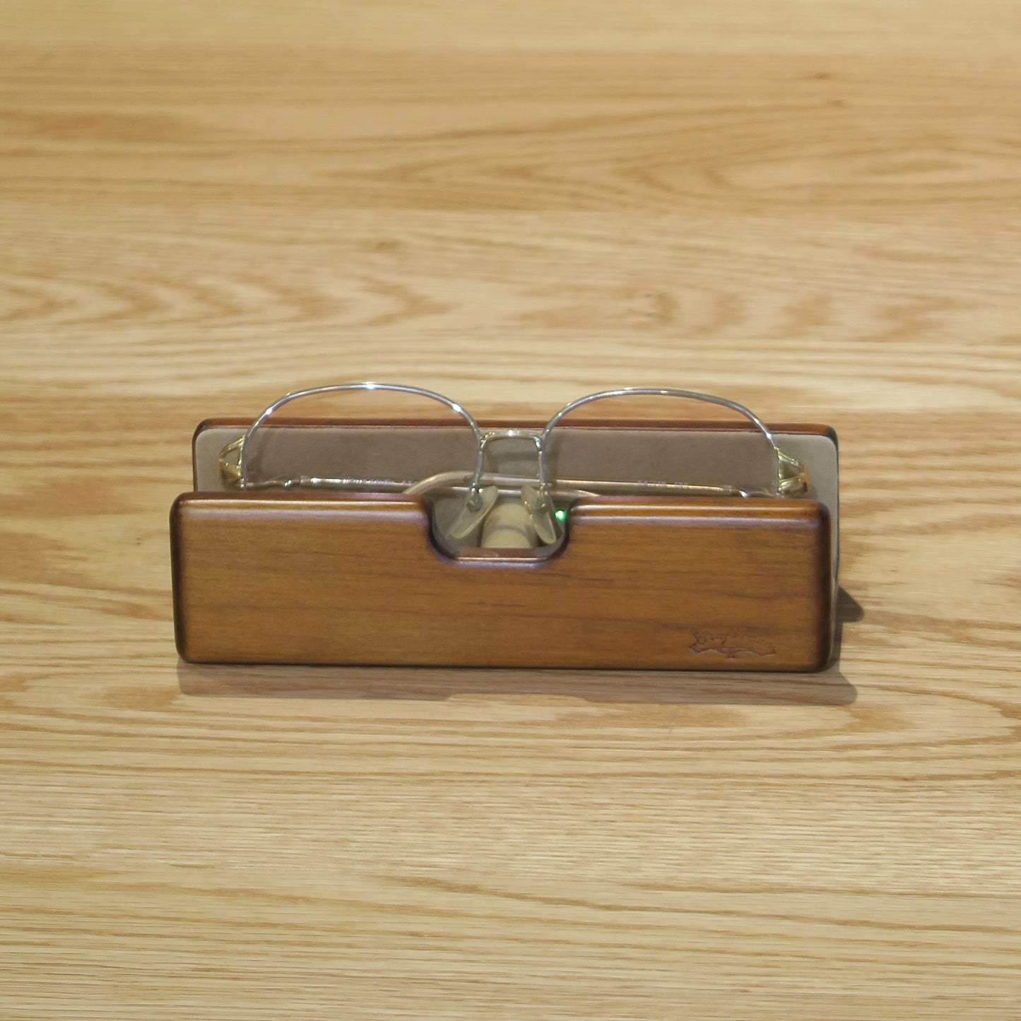 SC47 Glasses Holder