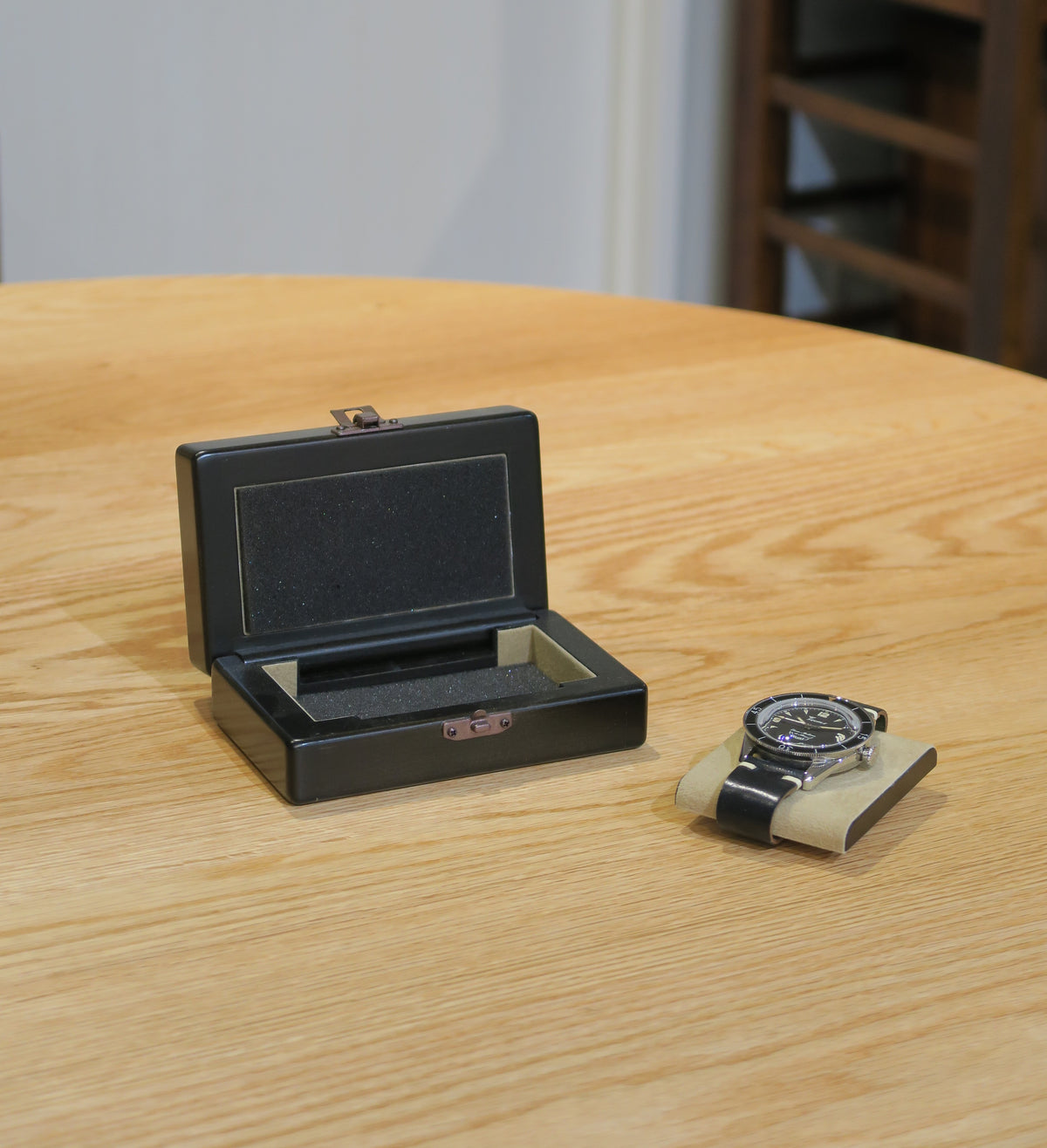 BB124 Hinoki Black Portable Watch Case