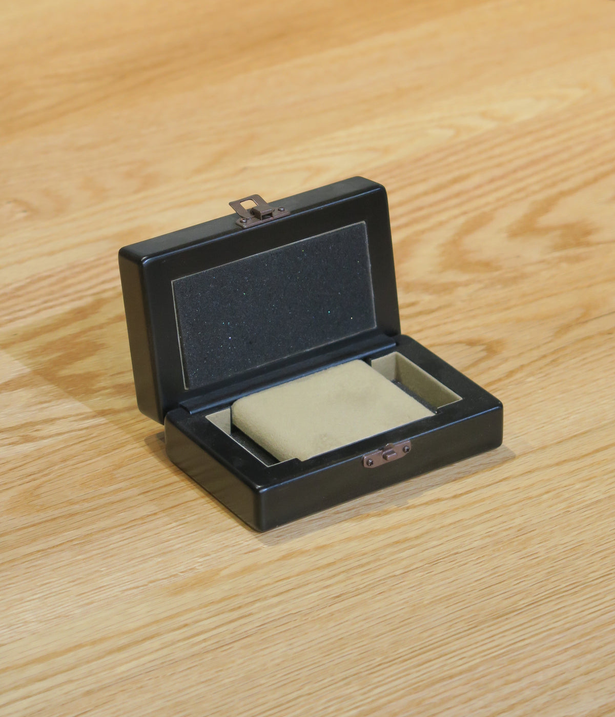 BB124 Hinoki Black Portable Watch Case